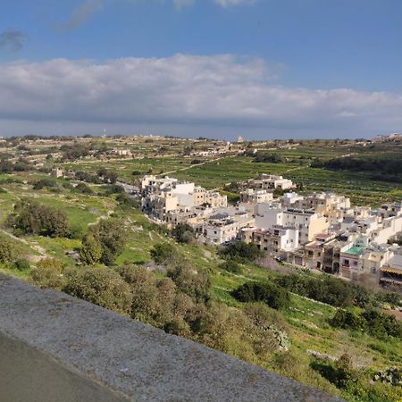 Appartement Panoramic Penthouse In Marsascala Which Enjoys Sea And Country Views à Marsaskala Extérieur photo