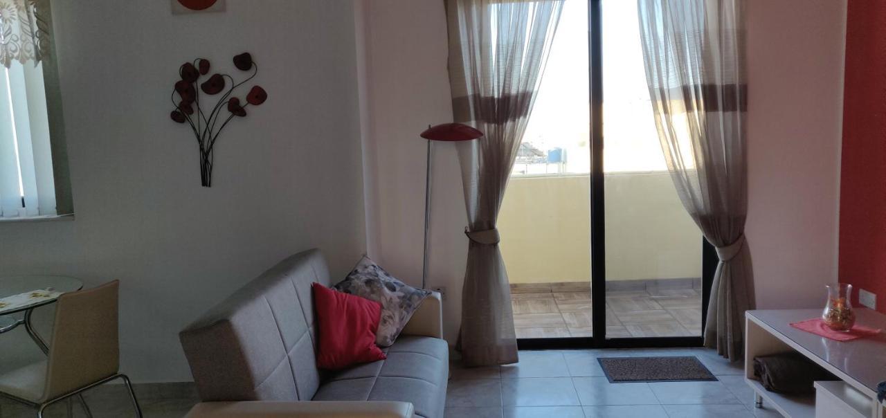 Appartement Panoramic Penthouse In Marsascala Which Enjoys Sea And Country Views à Marsaskala Extérieur photo