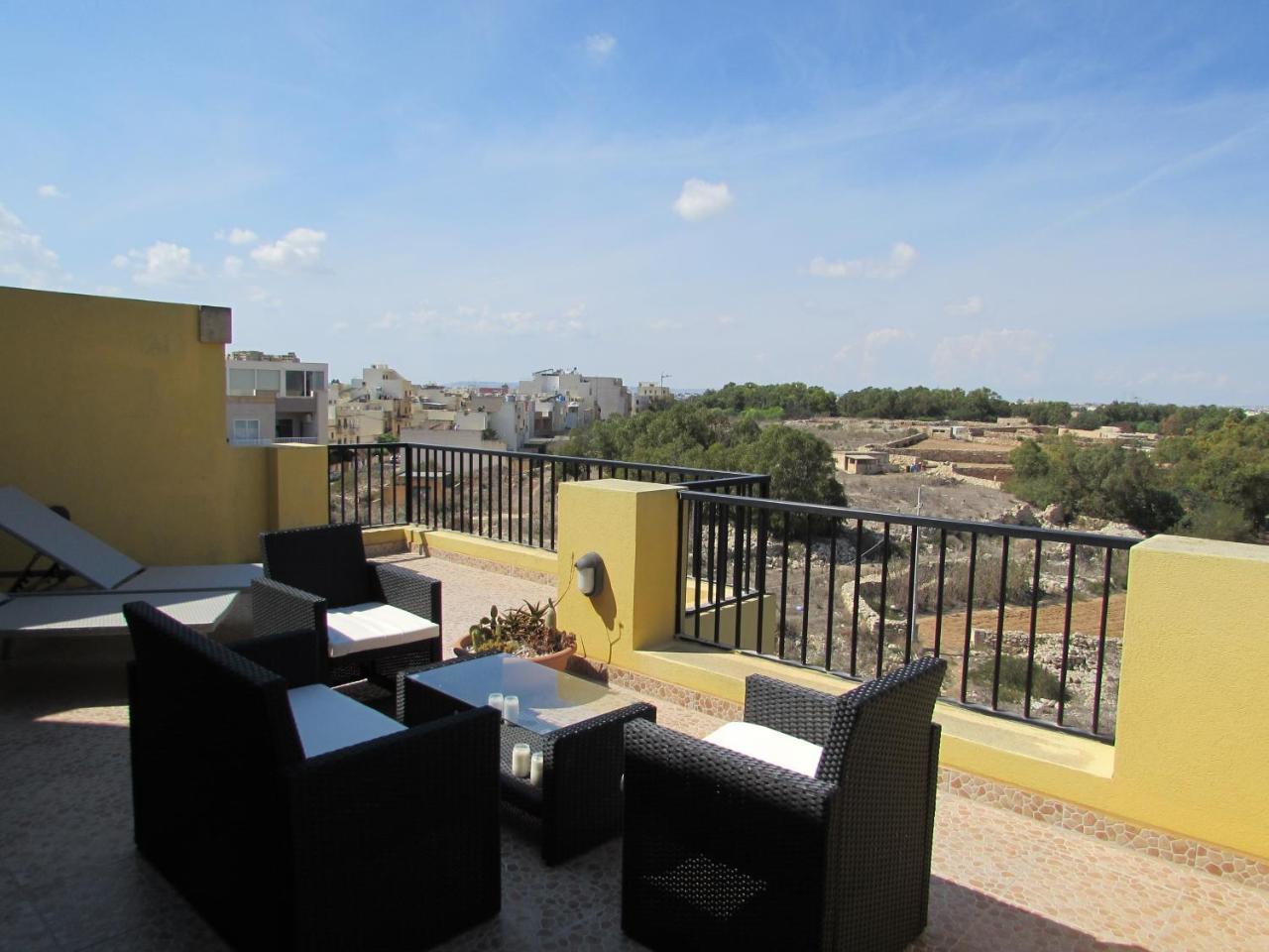 Appartement Panoramic Penthouse In Marsascala Which Enjoys Sea And Country Views à Marsaskala Extérieur photo