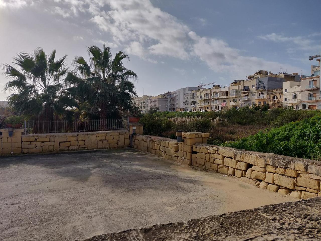 Appartement Panoramic Penthouse In Marsascala Which Enjoys Sea And Country Views à Marsaskala Extérieur photo