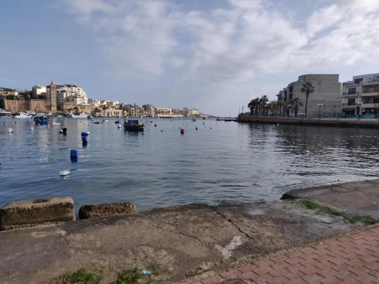 Appartement Panoramic Penthouse In Marsascala Which Enjoys Sea And Country Views à Marsaskala Extérieur photo