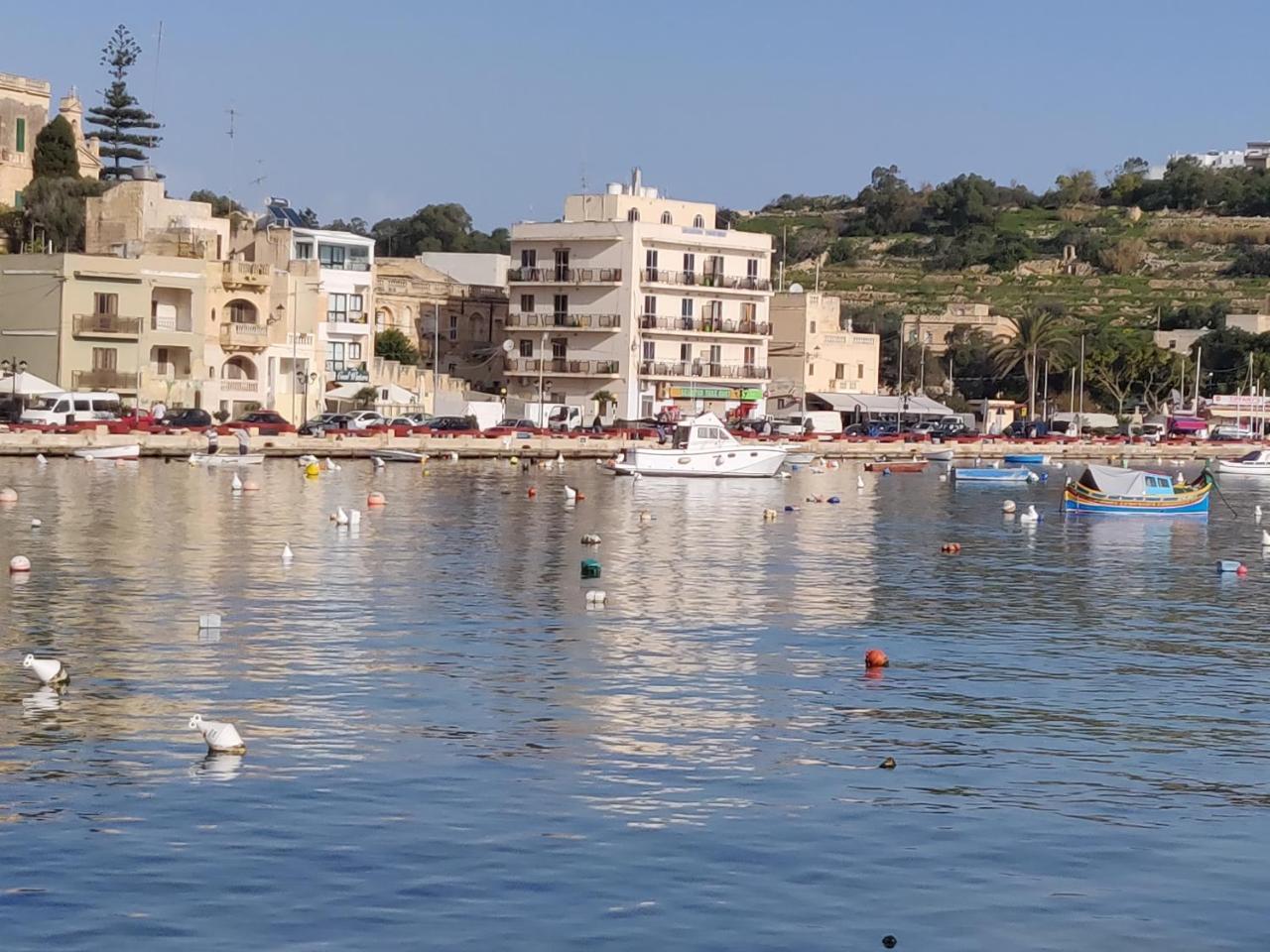 Appartement Panoramic Penthouse In Marsascala Which Enjoys Sea And Country Views à Marsaskala Extérieur photo