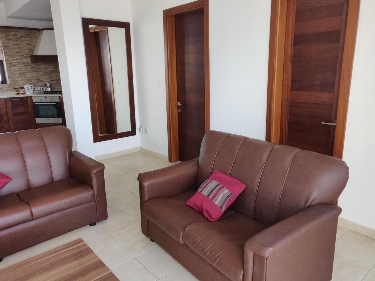 Appartement Panoramic Penthouse In Marsascala Which Enjoys Sea And Country Views à Marsaskala Extérieur photo