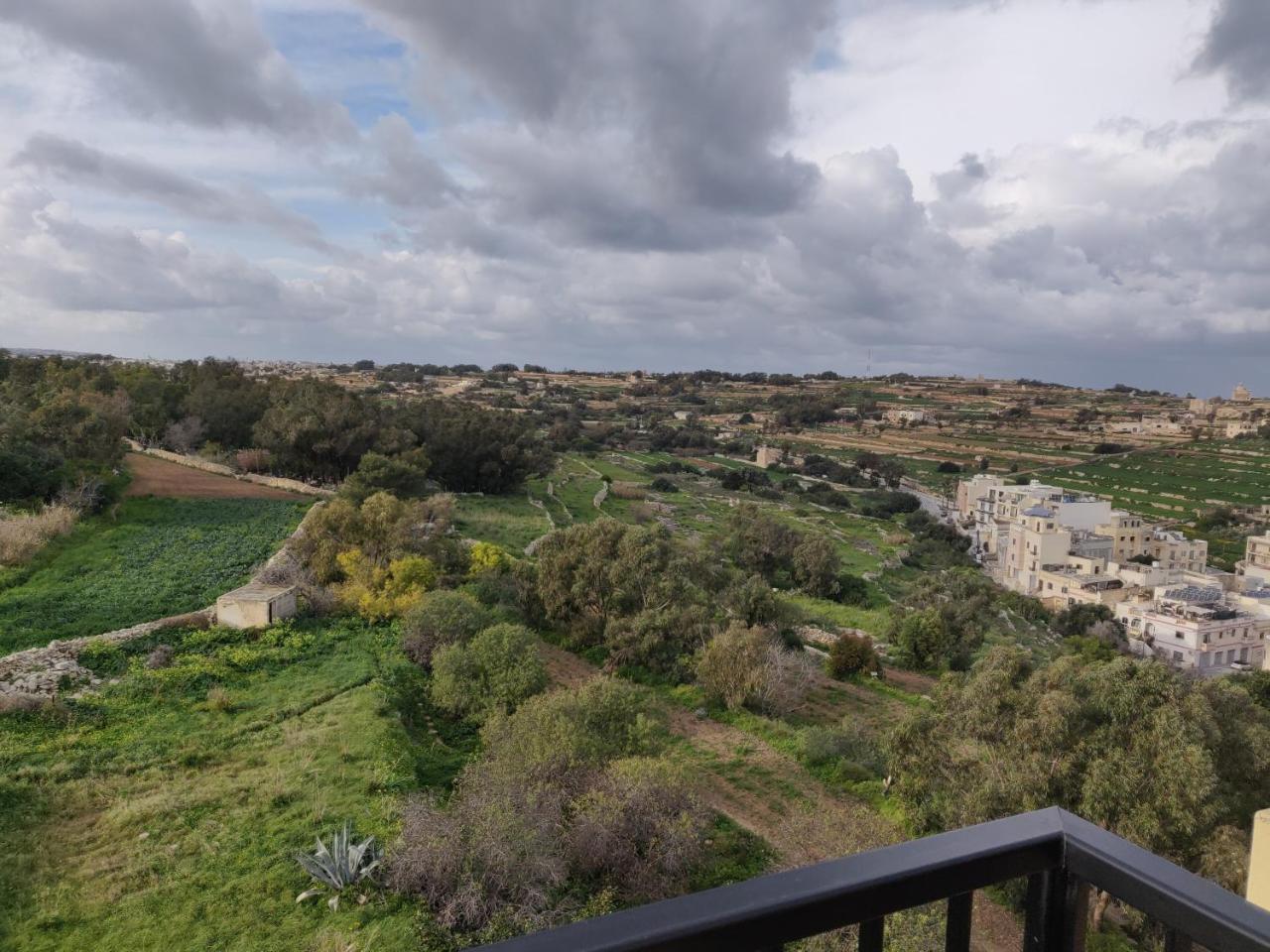 Appartement Panoramic Penthouse In Marsascala Which Enjoys Sea And Country Views à Marsaskala Extérieur photo
