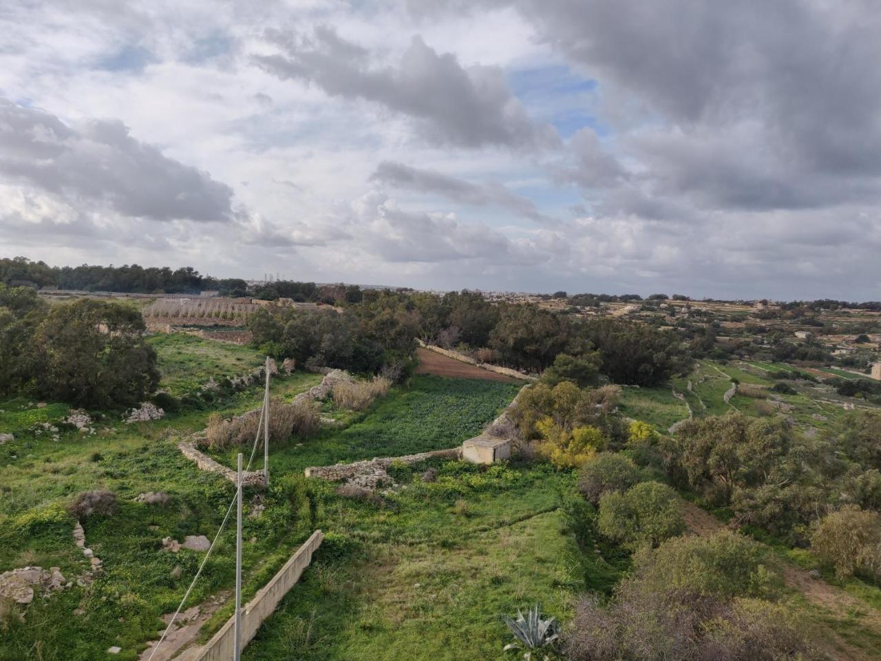 Appartement Panoramic Penthouse In Marsascala Which Enjoys Sea And Country Views à Marsaskala Extérieur photo