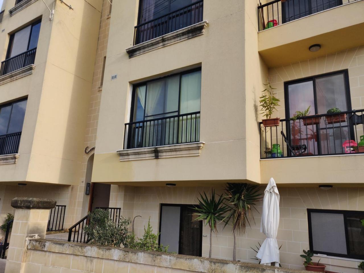 Appartement Panoramic Penthouse In Marsascala Which Enjoys Sea And Country Views à Marsaskala Extérieur photo