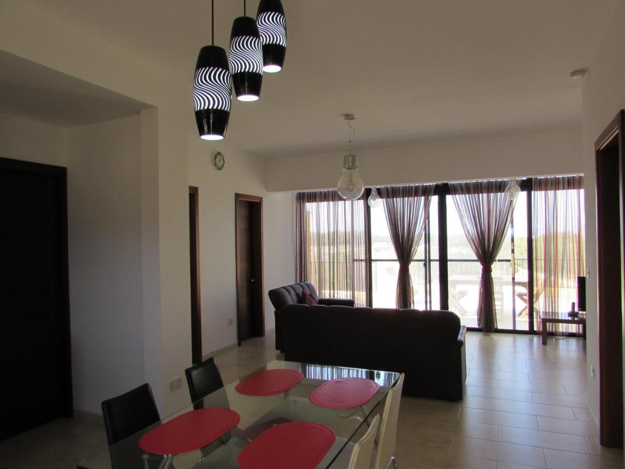 Appartement Panoramic Penthouse In Marsascala Which Enjoys Sea And Country Views à Marsaskala Extérieur photo