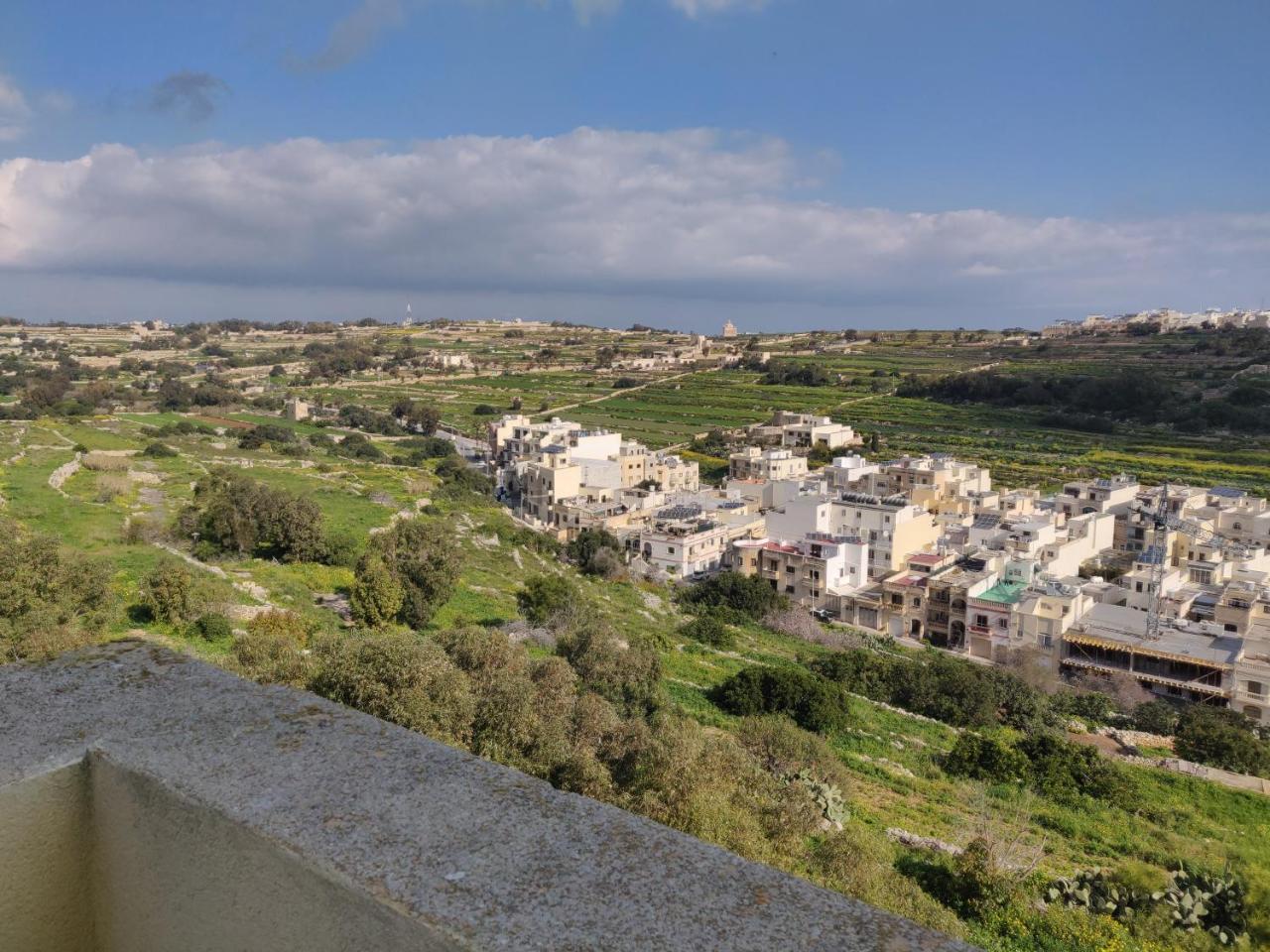 Appartement Panoramic Penthouse In Marsascala Which Enjoys Sea And Country Views à Marsaskala Extérieur photo